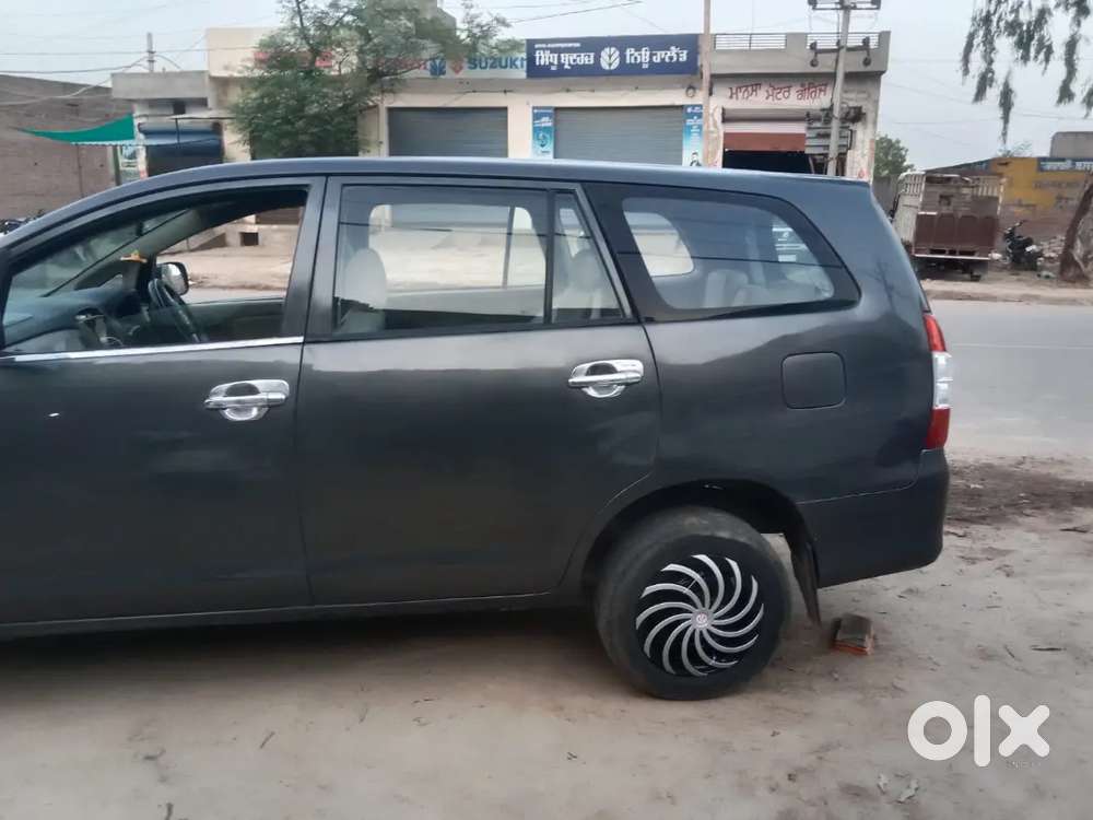 Toyota Innova 2015