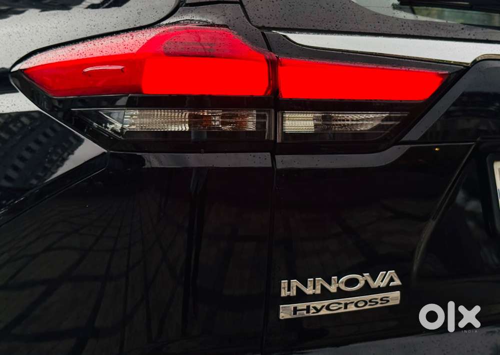 Toyota Innova Hycross 2.0 Zx Hybrid 7 Str, 2023, Petrol