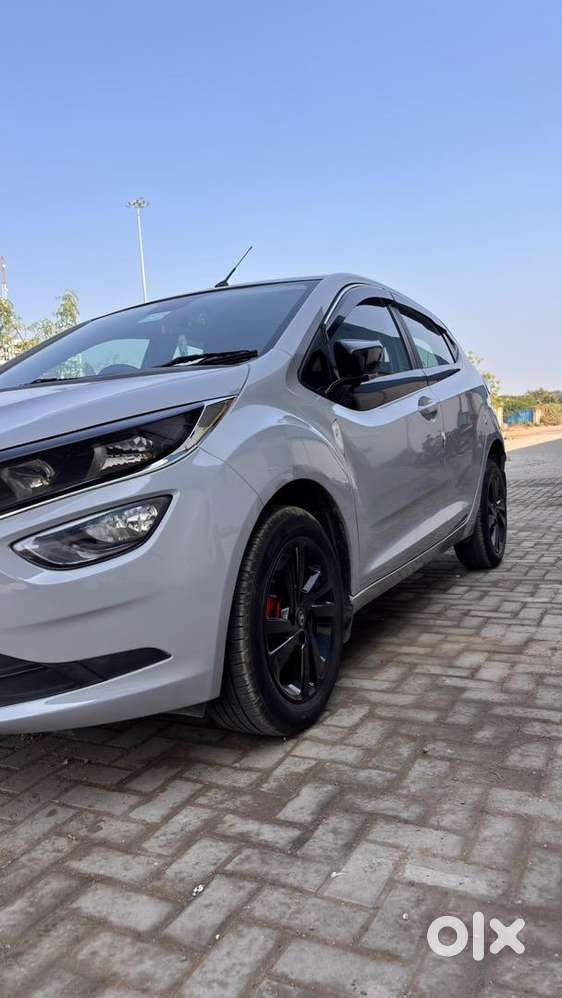 Tata Altroz 2020 Pure Grey Petrol Well Maintained