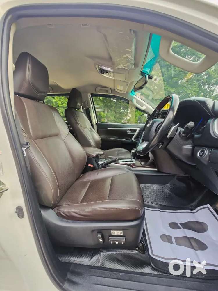 Toyota Fortuner 4x2 Auto Diesel 1st Owner Company Record