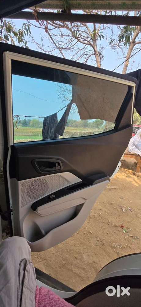 Mahindra Xuv300 2023 Diesel Well Maintained