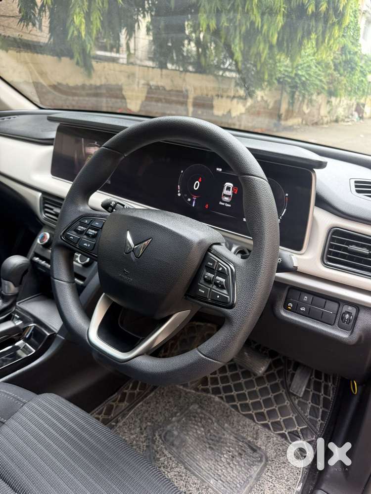 Mahindra Xuv700 2.0 Ax 5 Petrol At Str, 2025, Petrol