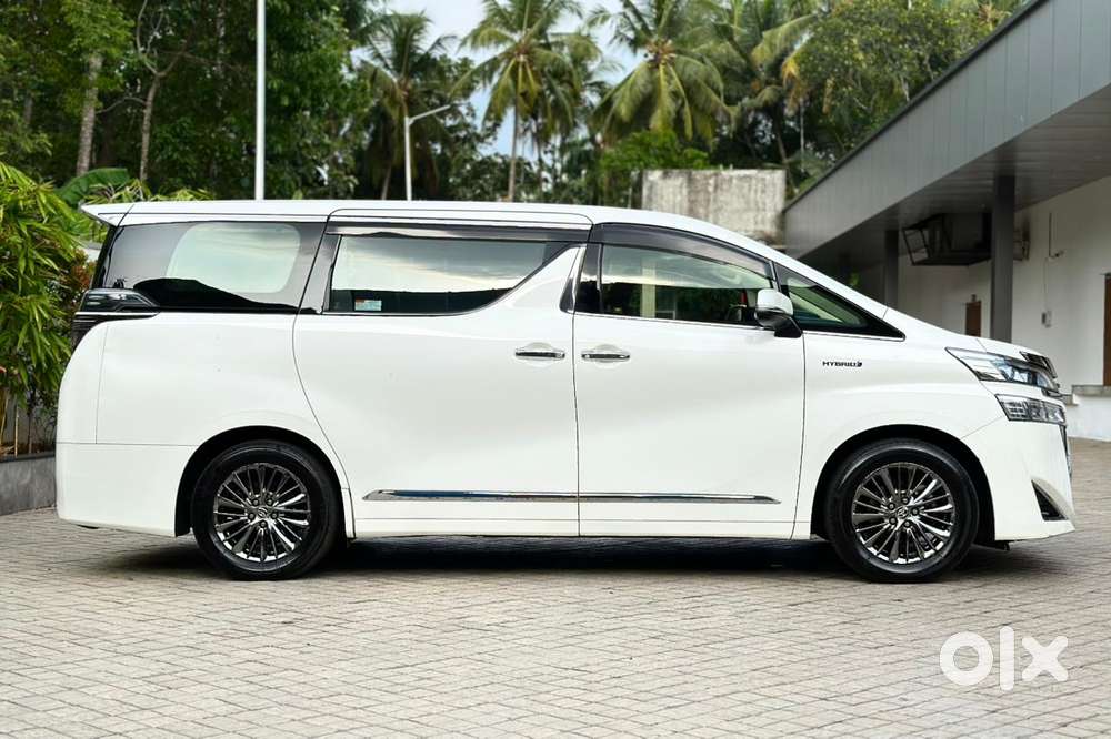 Toyota Vellfire 2.5 Executive Lounge, 2021, Petrol