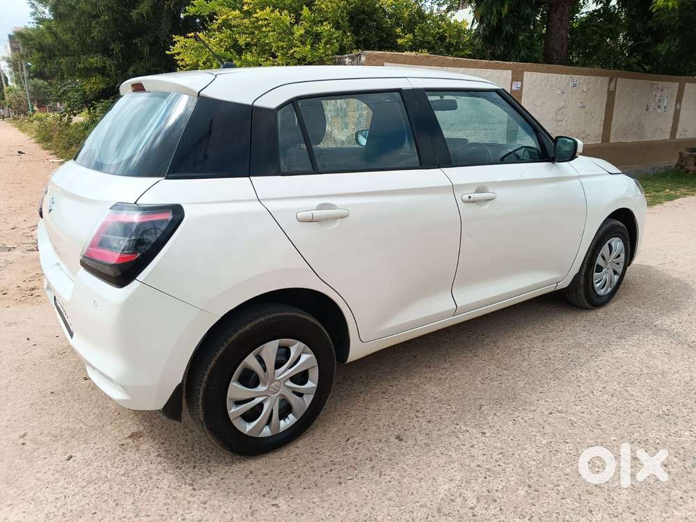 Maruti Suzuki Swift Vxi + Manual, 2024, Petrol