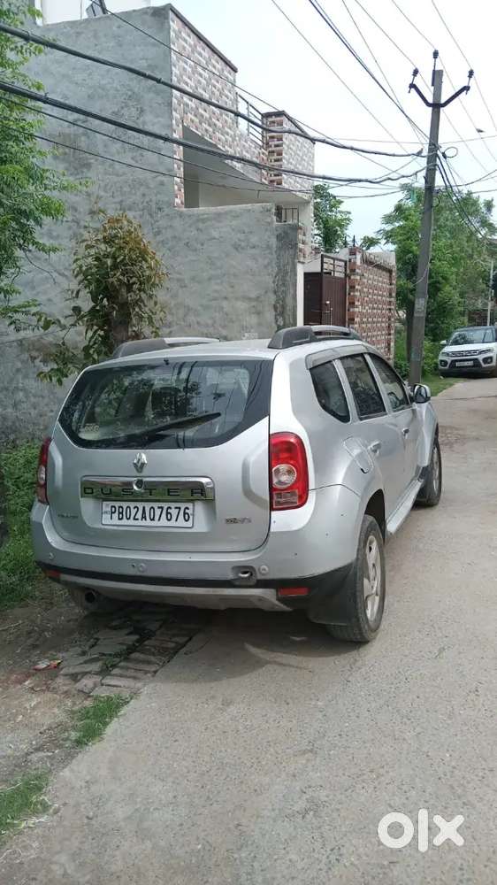 All Ok Saaf Condition Bahar Chlya Es Lyi Vechni Pai Rhi