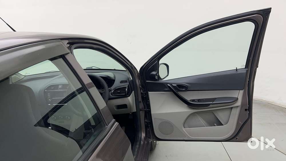 Tata Tiago 1.2 Revotron Xt, 2018, Petrol