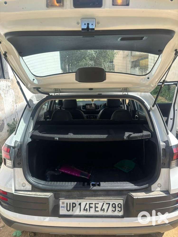 Hyundai Venue 2022 Petrol 33000 Km Driven