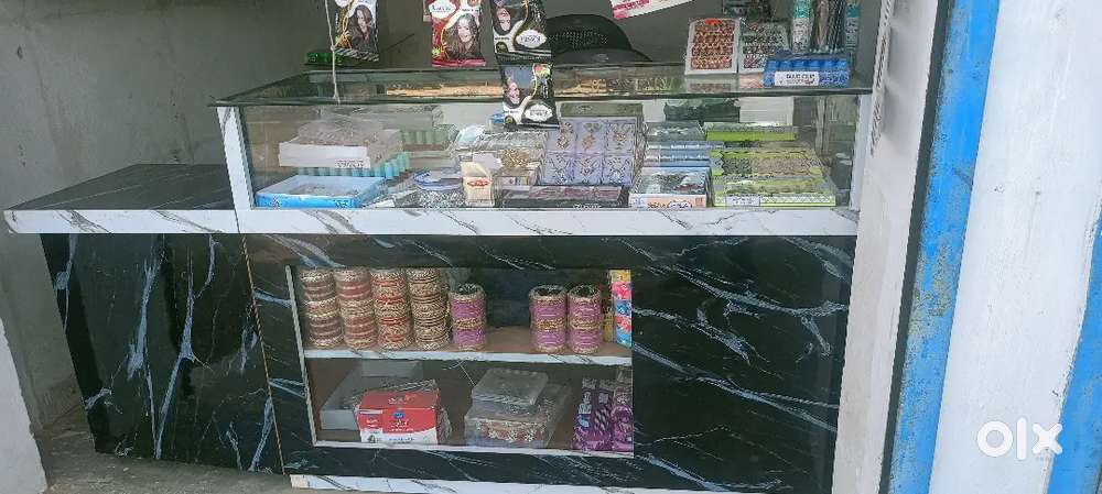 Cosmetic counter