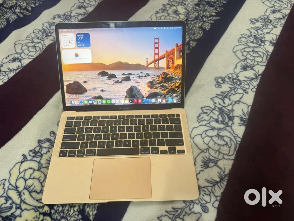 Less used M1 Gold MacBook Air 8gbram 256gbSSD with all accessories