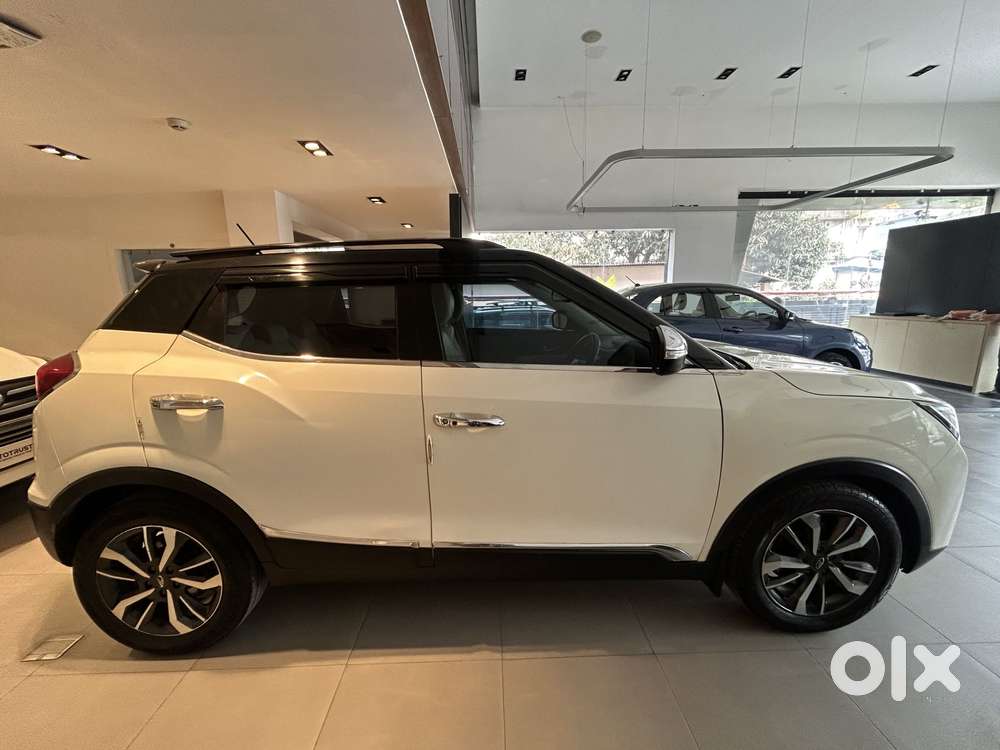 Mahindra Xuv300 1.2 W8 (o) Amt Dual Tone Petrol, 2022, Petrol