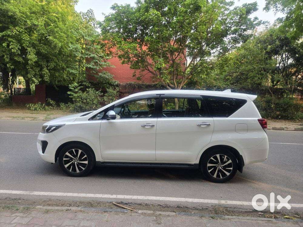Toyota Innova Crysta Zx 2.4 Diesel 7 Seater, 2022, Diesel