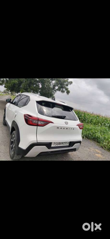 Nissan Magnite (white)