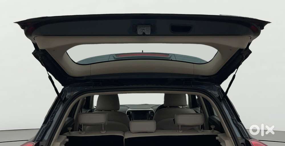 Mahindra Xuv300 1.2 W8 (o) Amt Petrol, 2021, Petrol