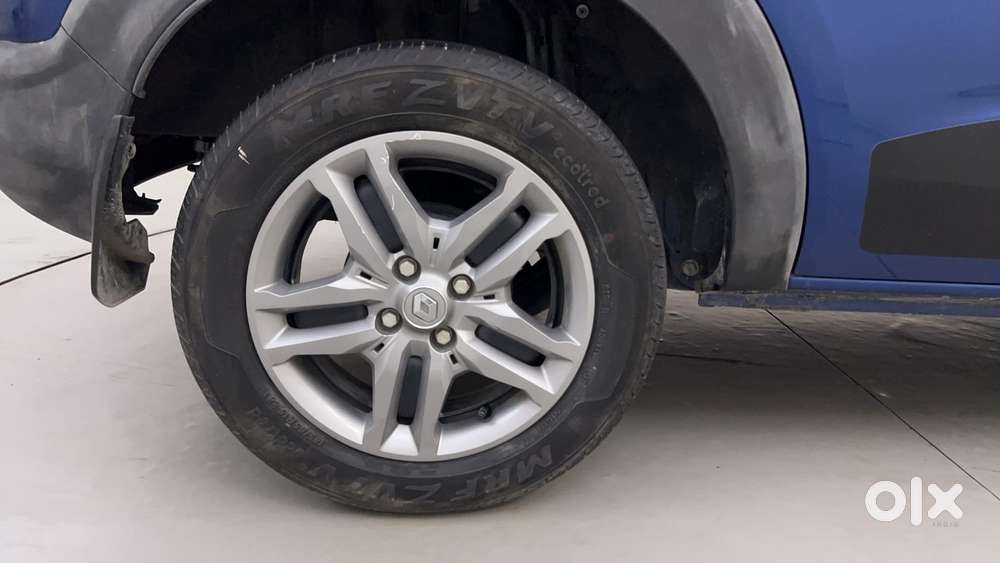 Renault Triber Rxz, 2023, Petrol