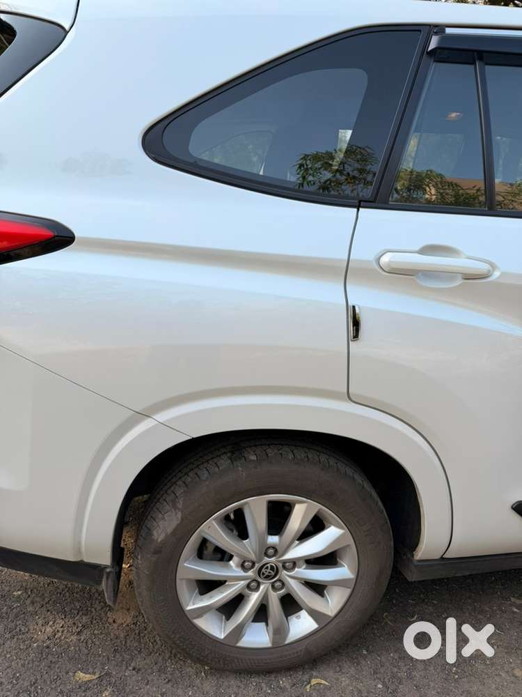Toyota Innova Hycross Hybrid 2025