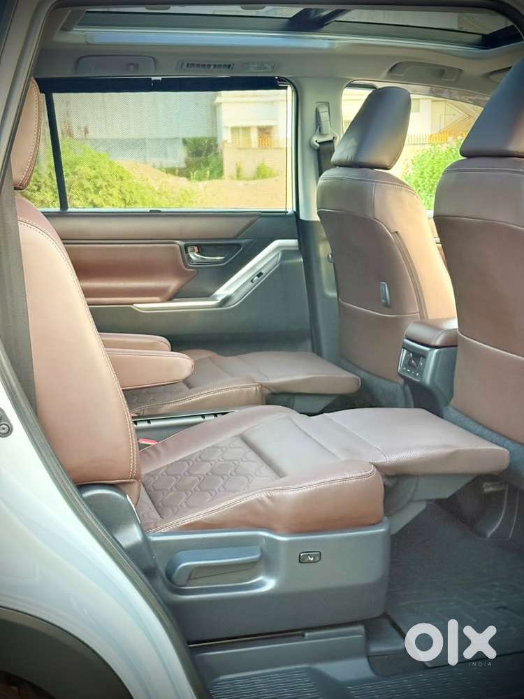 Toyota Innova Hycross 2.0 Zx (o) Hybrid 7 Str, 2025, Petrol