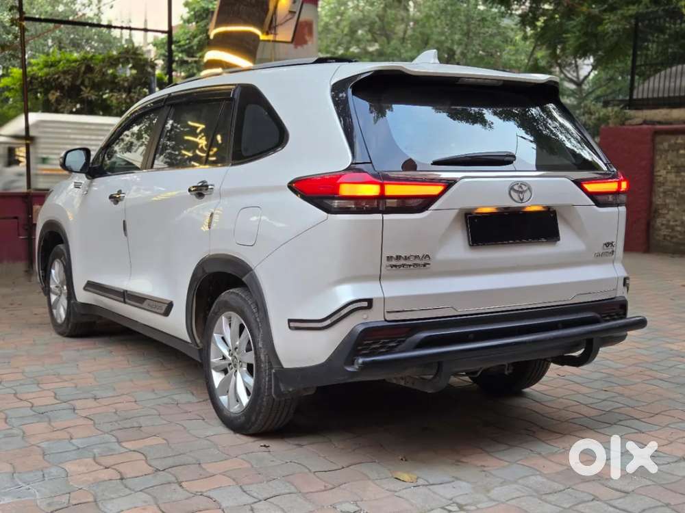 Toyota Innova Hycross 2.0 Vx (o) Hybrid 7 Str, 2024, Petrol