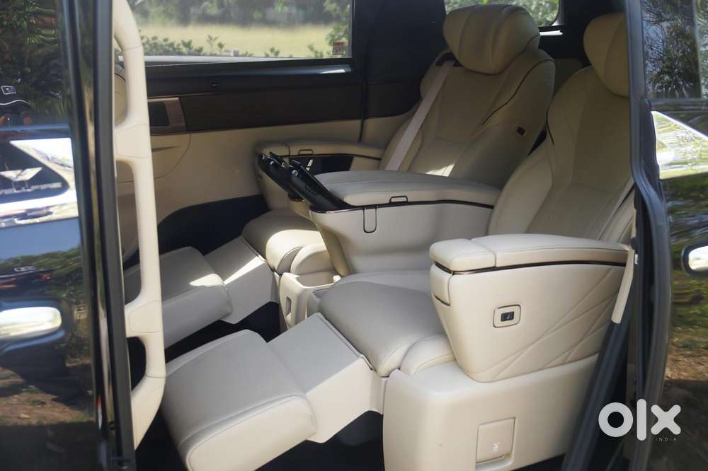 Toyota Vellfire Vip – Executive Lounge, 2025, Petrol