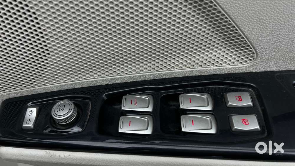 Mahindra Xuv300 W8, 2022, Petrol
