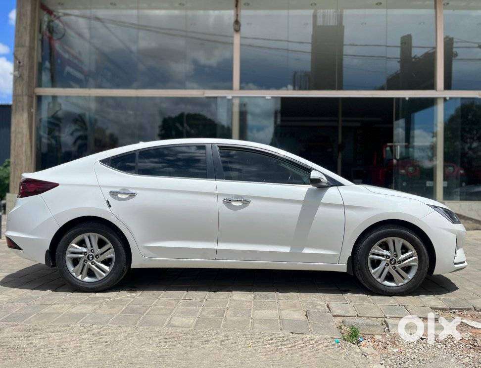 Hyundai Elantra Crdi Leather, 2021, Diesel