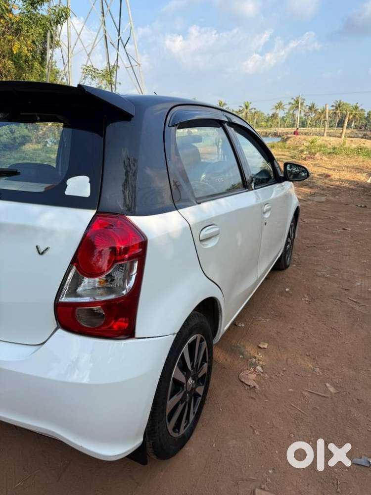 Toyota Etios Liva V Dual Tone, 2018, Petrol
