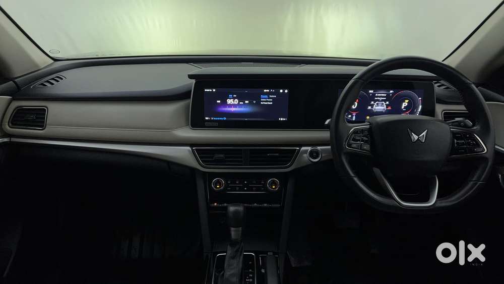 Mahindra Xuv700 Ax7l 6 Str At, 2024, Petrol