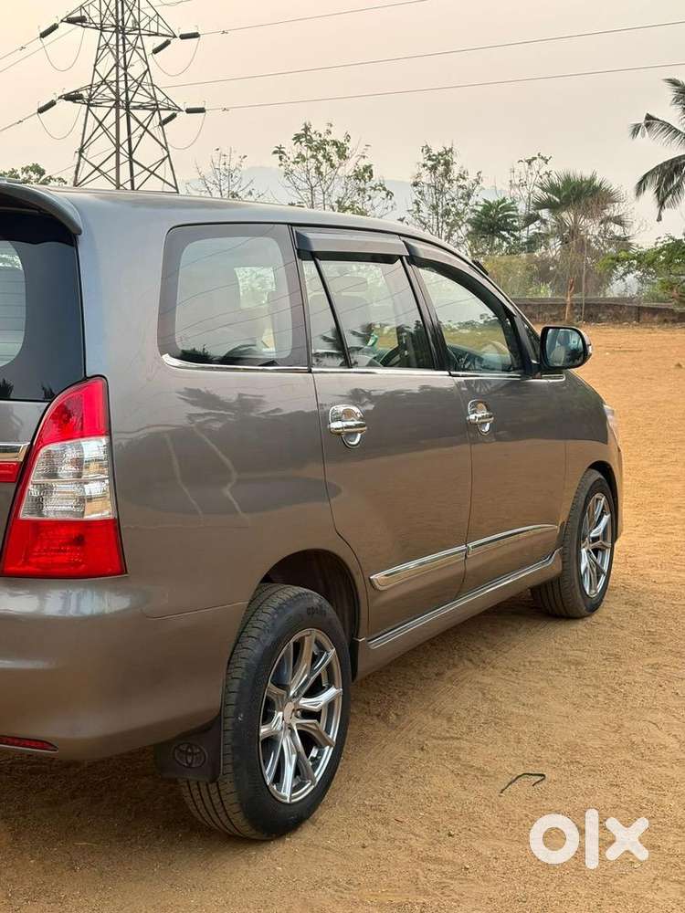 Toyota Innova V