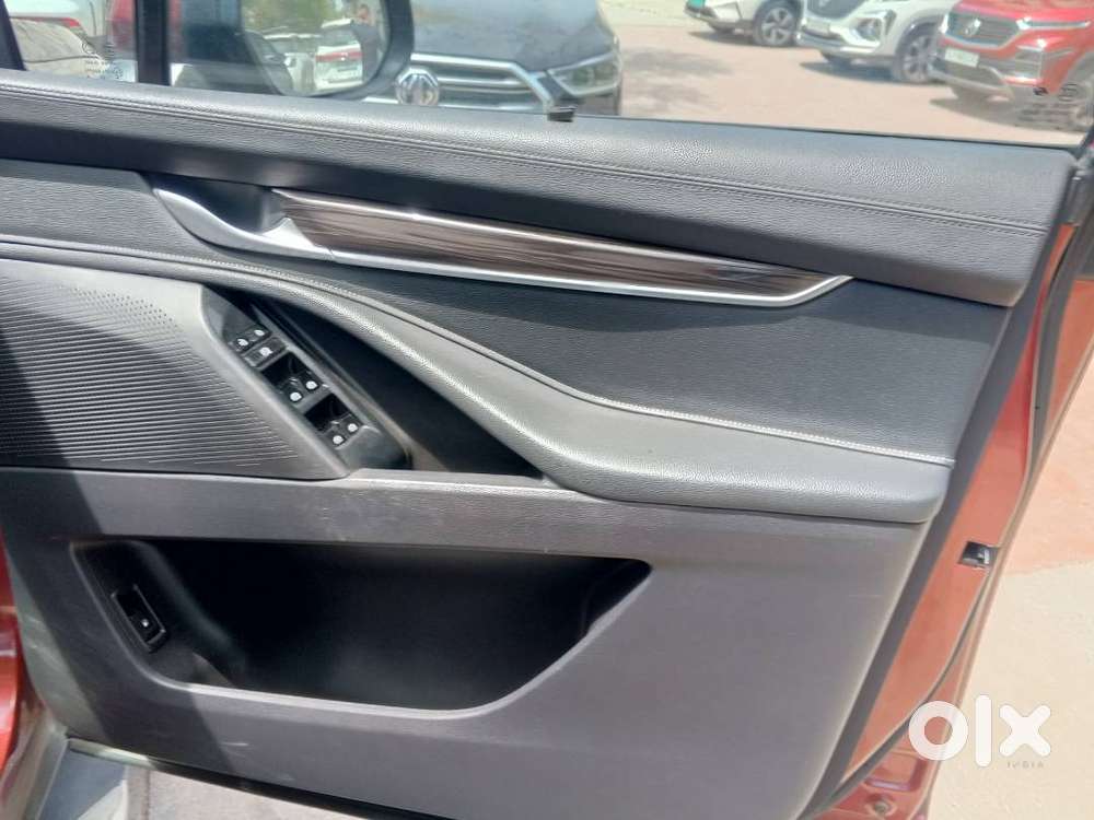 Mg Gloster, 7 Seater Suv 4×2 Super Model ,agate Red Color  Of 5th Year