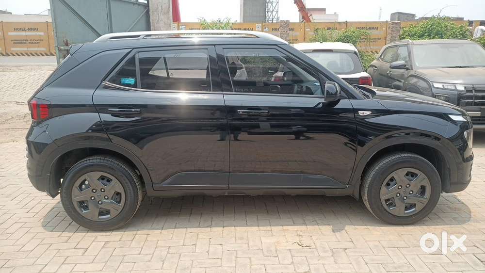 Hyundai Venue Petrol 2024