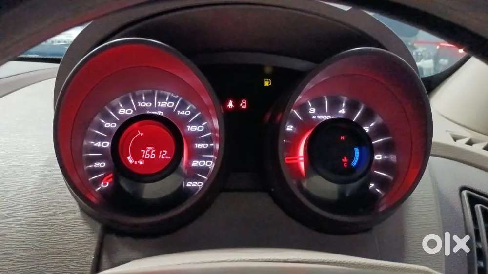 Xuv500 Diesel With Extra Fitted Screen Led Light Carrier  4 New Tyre