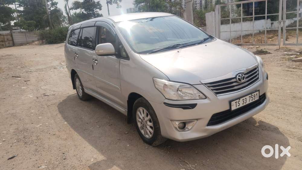 Toyota Innova 2.5 V 8 Str, 2013, Diesel