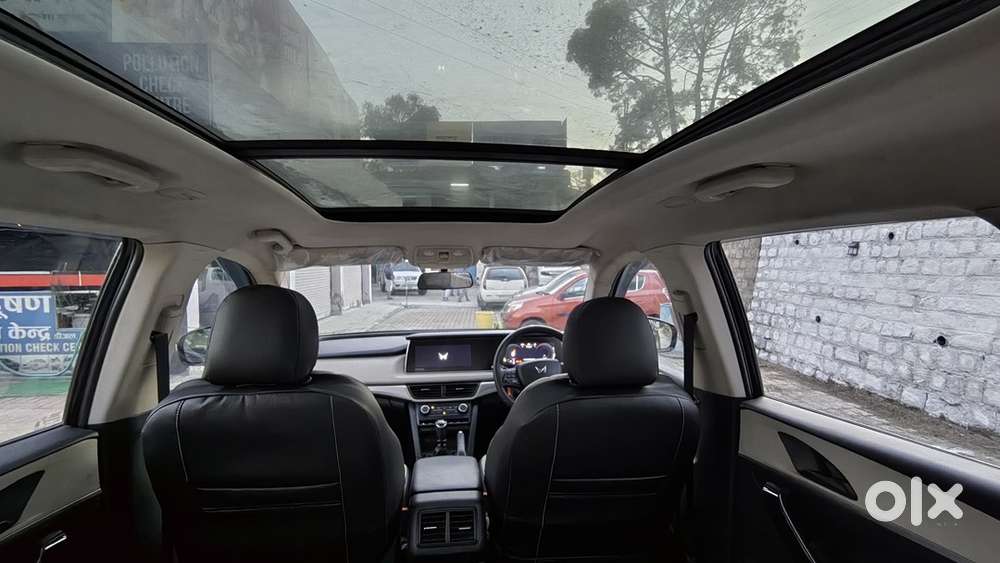 Mahindra Xuv700 Petrol 2022 Variant