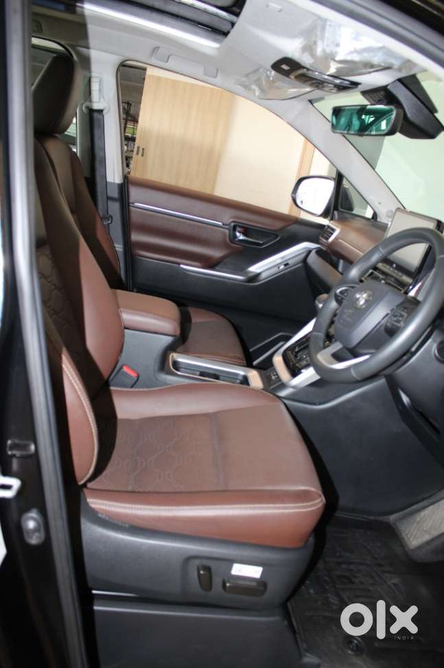 Toyota Innova Hycross 2.0 Zx Hybrid 7 Str, 2023, Petrol