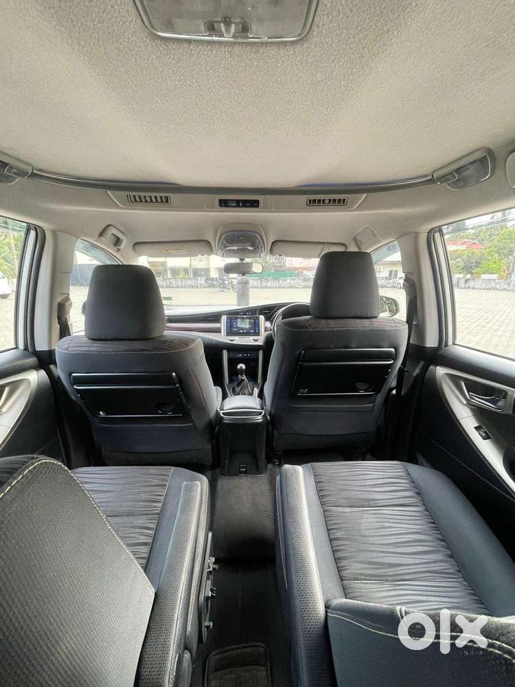 Toyota Innova Crysta 2.4 V, 2017