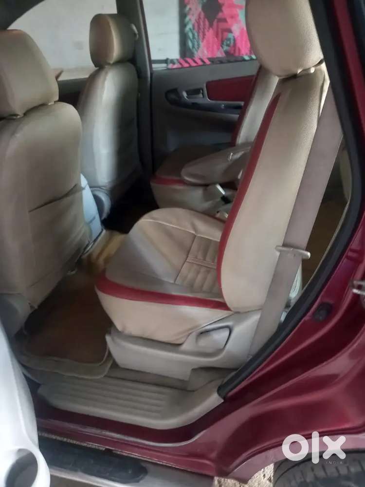 Toyota Innova 2010 Tyre 75 Persent With Wheel