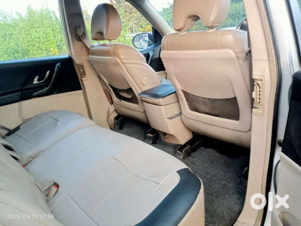 Mahindra Xuv500 W10 2016