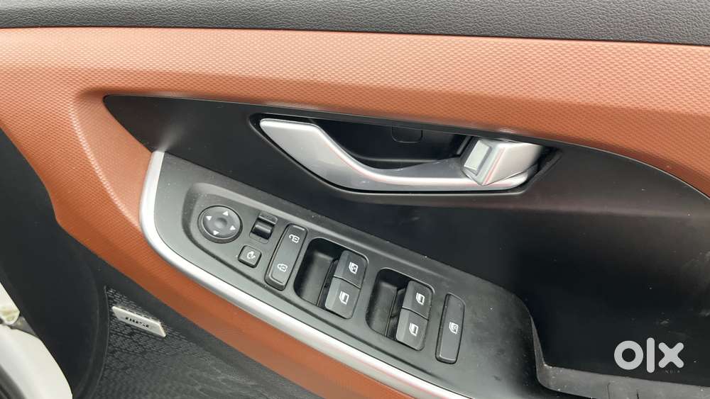 Hyundai Alcazar 2.0 Signature (o) Petrol At 6 Str, 2021, Petrol