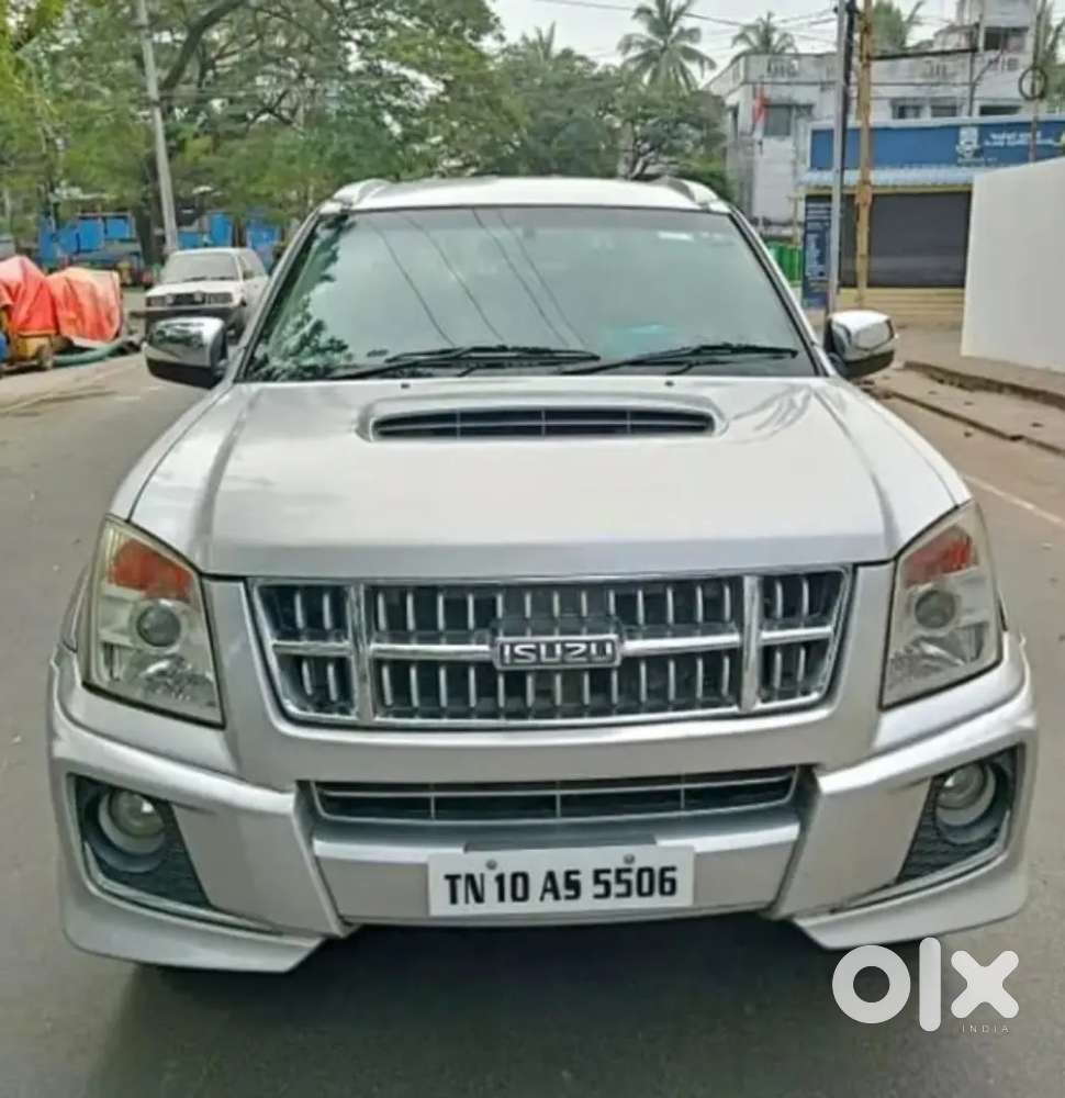 Isuzu Mu7 2015