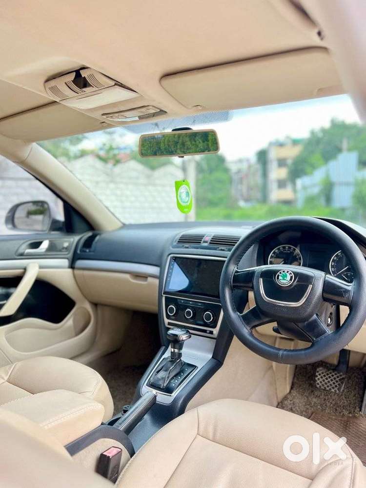 Skoda Laura Ambiente 2.0 Tdi Cr Automatic, 2011, Diesel