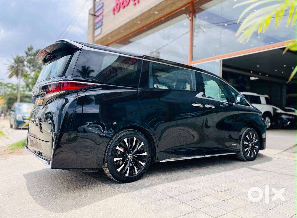 Toyota Vellfire 2.5 Executive Lounge, 2025, Petrol