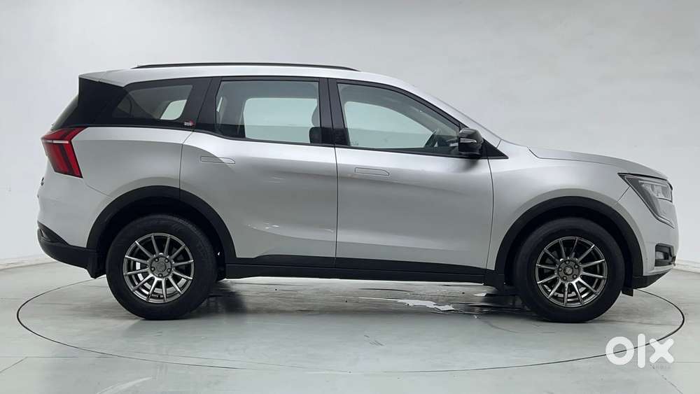 Mahindra Xuv700 2.0 Ax 3 Petrol At 5 Str, 2022, Petrol