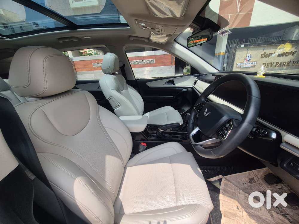 Mahindra Xuv700 2.0 Ax 7 Petrol Mt Str, 2024, Petrol