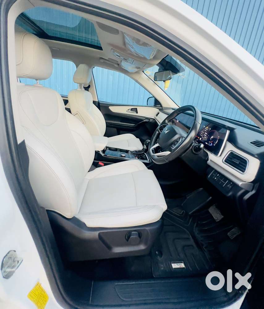 Mahindra Xuv700 2.2 Ax 7 Diesel At Luxury Pack Str Awd, 2022, Diesel