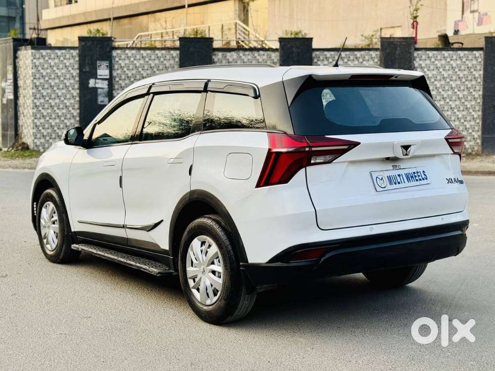 Mahindra Xuv700 2.0 Mx Petrol Mt 5 Str, 2023, Petrol