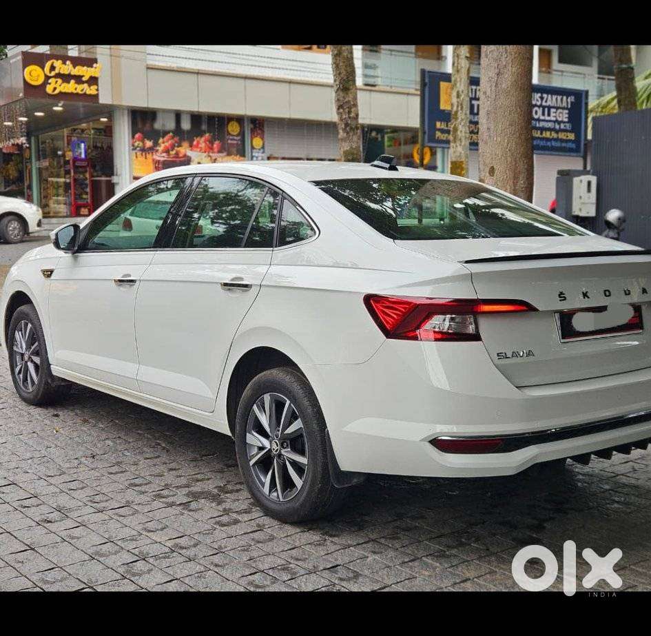 Skoda Slavia Style 1.0l Tsi Mt, 2023, Petrol