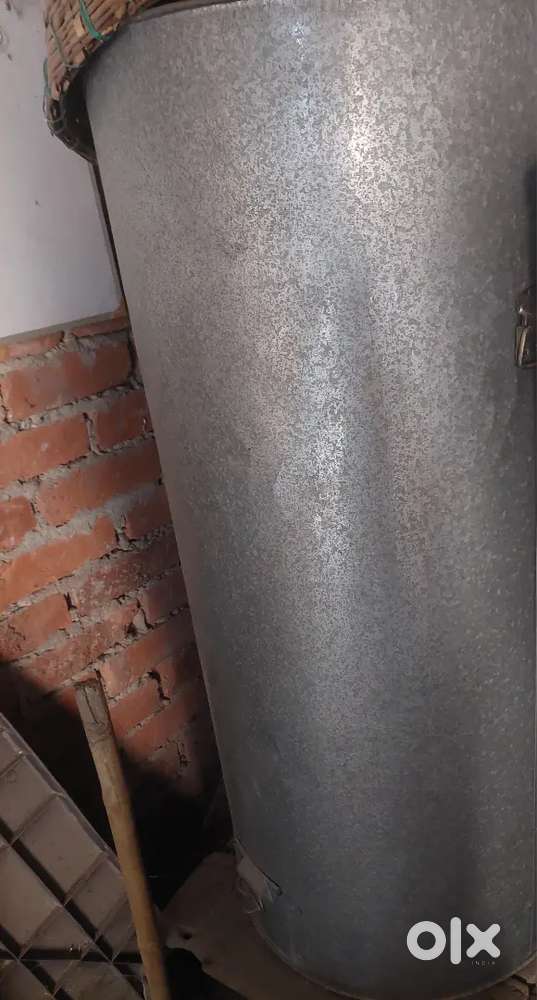 Wheat tank 200 kg + storage