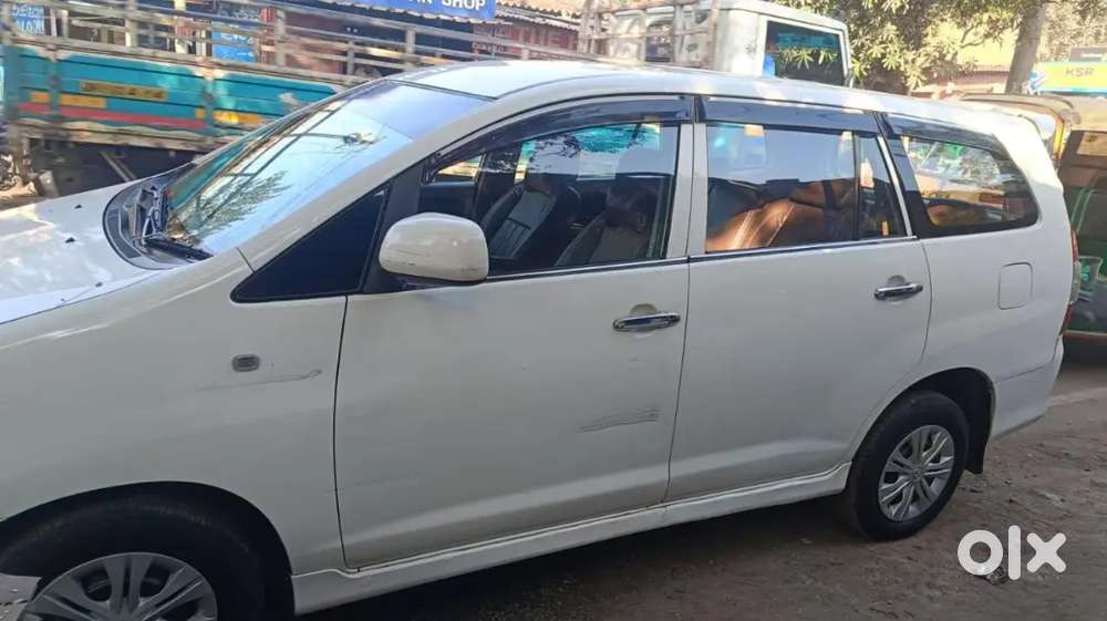 Toyota Innova 2013 Diesel Very Less Price And Well Maintained