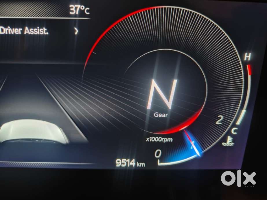 Mahindra Xuv700 2.0 Ax 7 Petrol Mt Str, 2023, Petrol