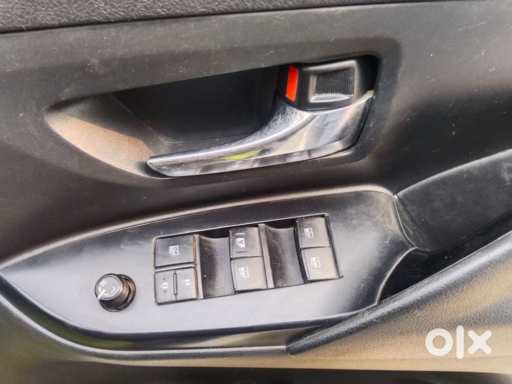 Toyota Innova Crysta 2.4 G Mt 7 Str, 2016, Diesel