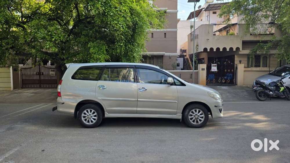 Toyota Innova 2.5 V 8 Str, 2012, Diesel